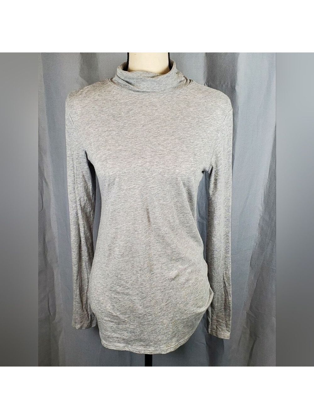 SO light gray turtleneck, size L